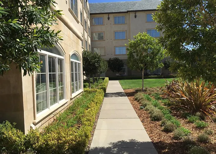 Bay Landing Hotel